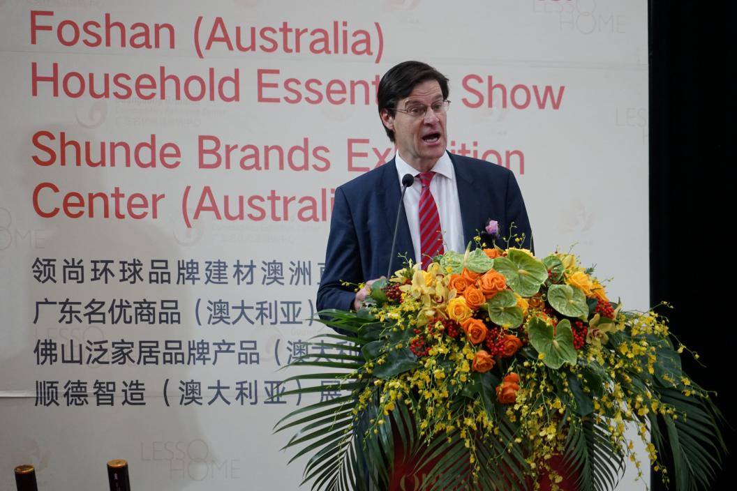 新州州長(zhǎng)代表新州州長(zhǎng)和財(cái)長(zhǎng)政務(wù)次官參加領(lǐng)尚環(huán)球之家項(xiàng)目在澳洲舉行的盛大開(kāi)幕儀式